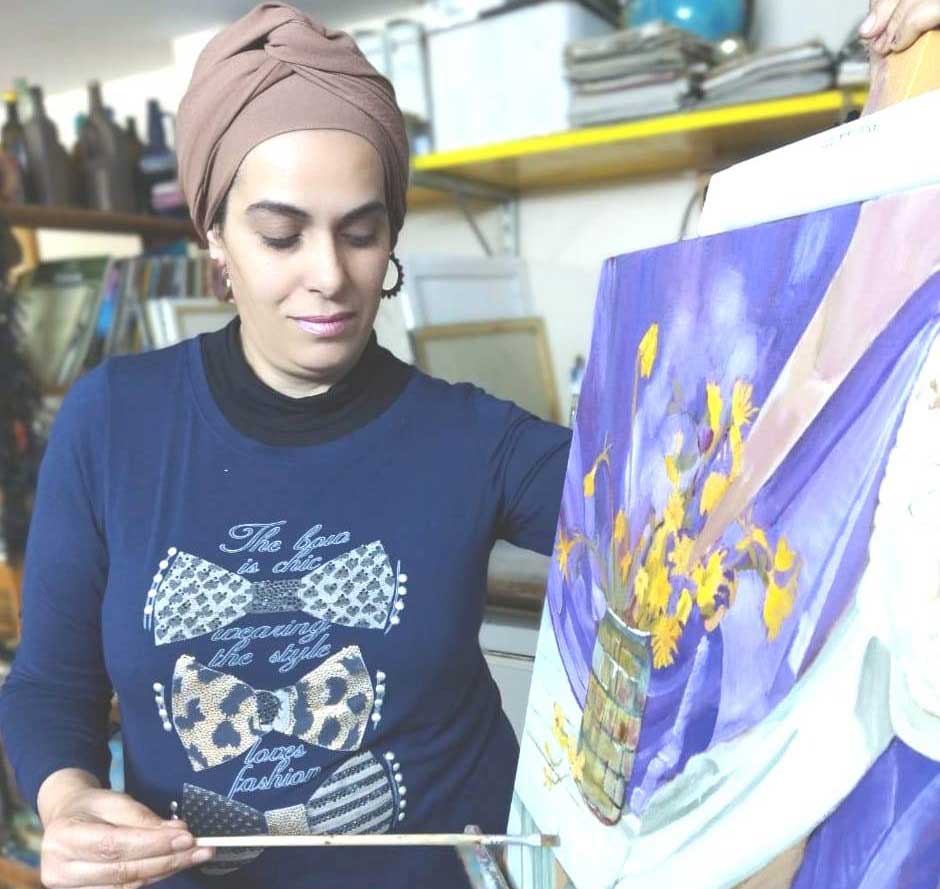 التشكيلية منية بوعزيز