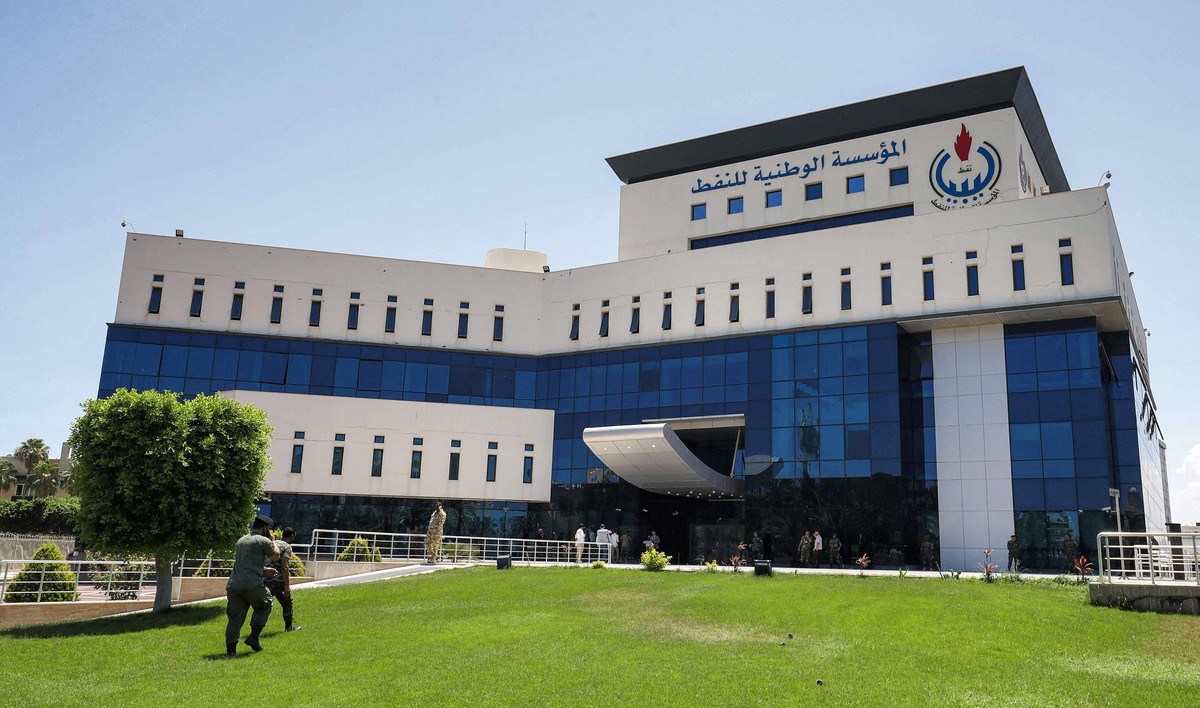انخفاض انتاج النفط على المستوى المعتاد بأكثر من النصف