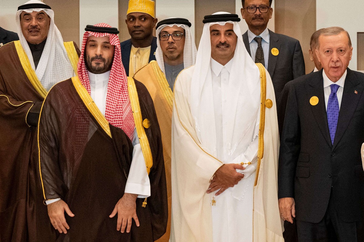 قادة العشرات من الدول يشاركون في القمة العربية الإسلامية 