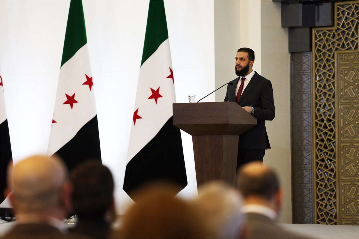 الشرع يشدد على ملاحقة مرتكبي الجرائم بحق السوريين