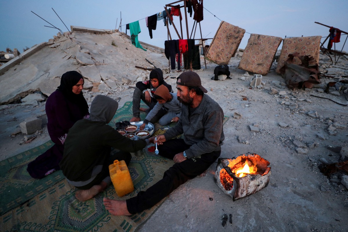 الغزيون متمكسون بأرضهم رغم الدمار الهائل 