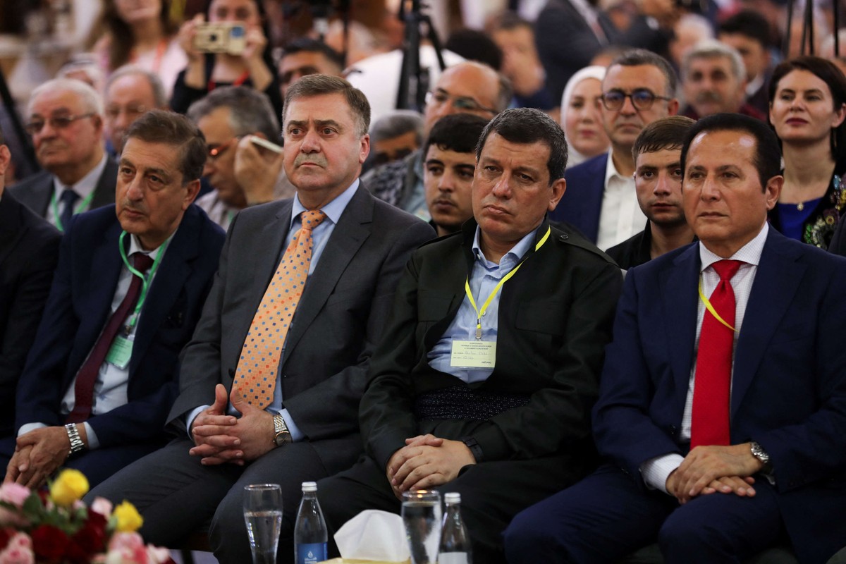 القوى الكردية تؤكد انفتاحها على الحوار مع إدارة الشرع 