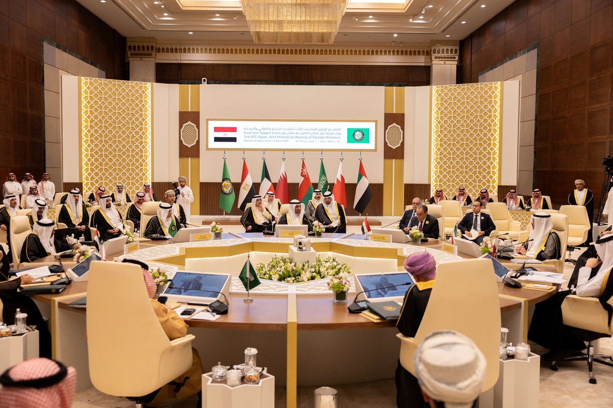 دبلوماسية وزانة تسعى إلى تصفير المشاكل 
