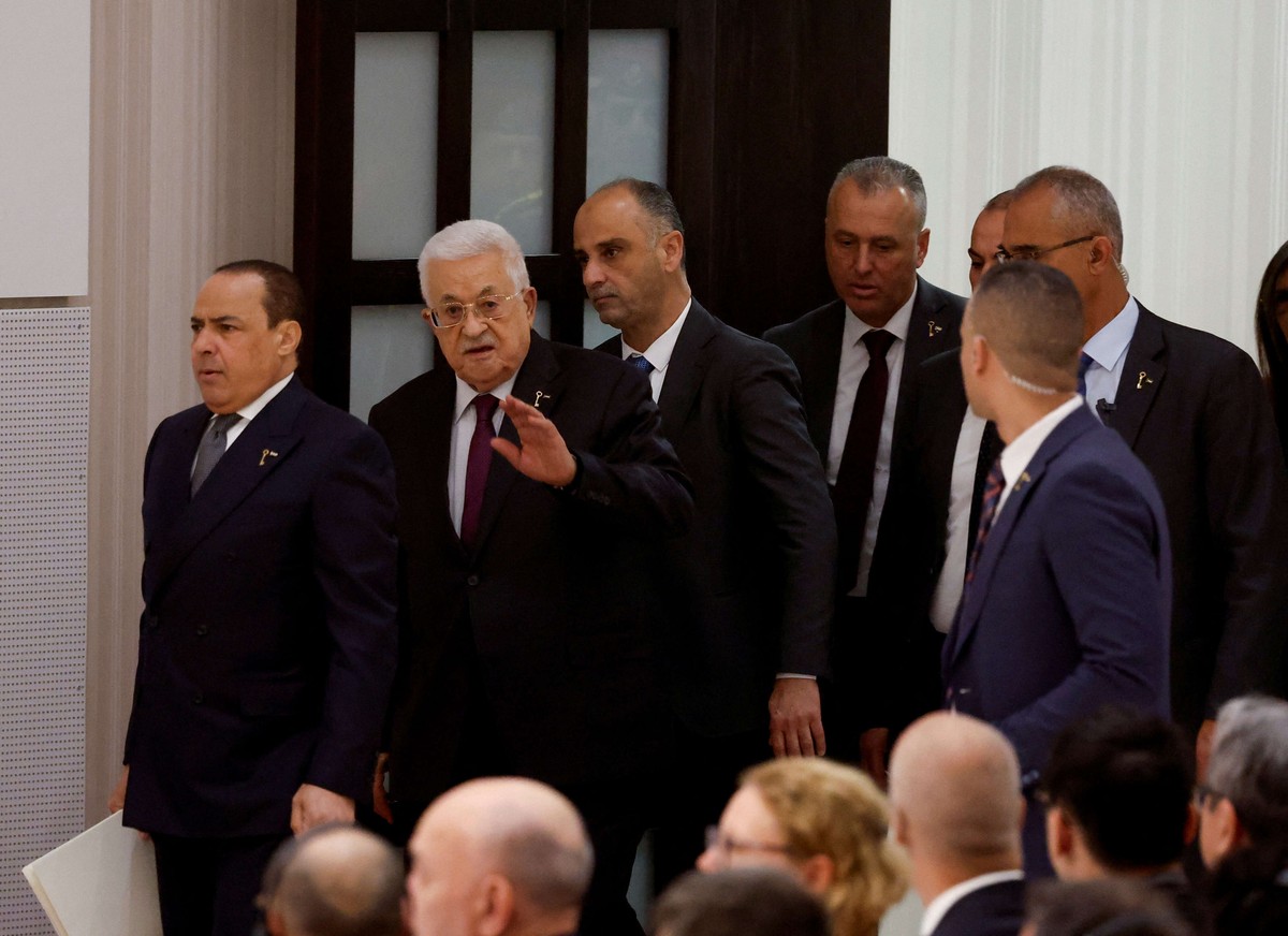 عباس يؤكد أن الشعب الفلسطيني يواجه نكبة جديدة