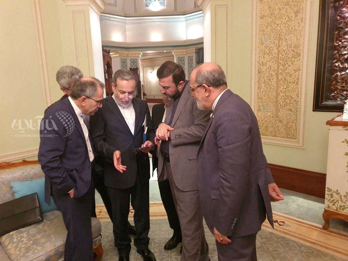 مفاوضات محفوفة بالمخاطر 