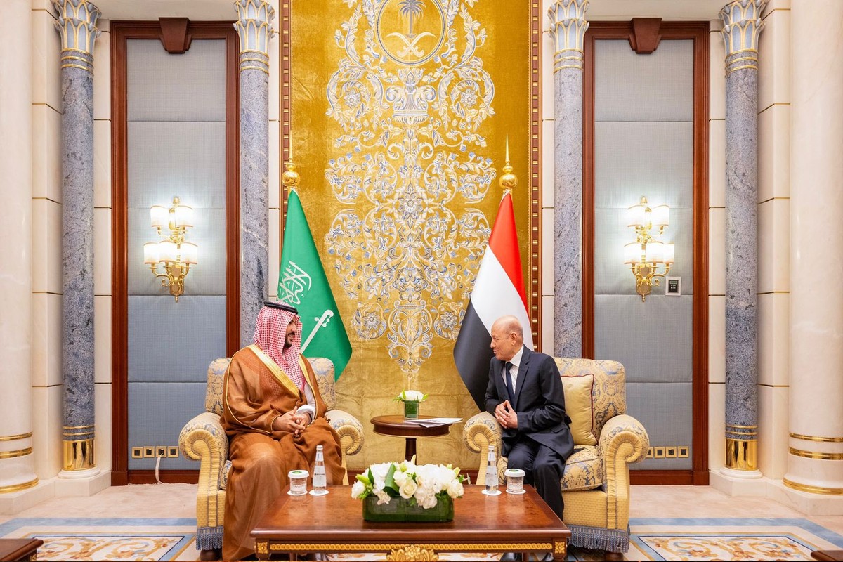 المملكة تقود جهود إنهاء الأزمة اليمنية 