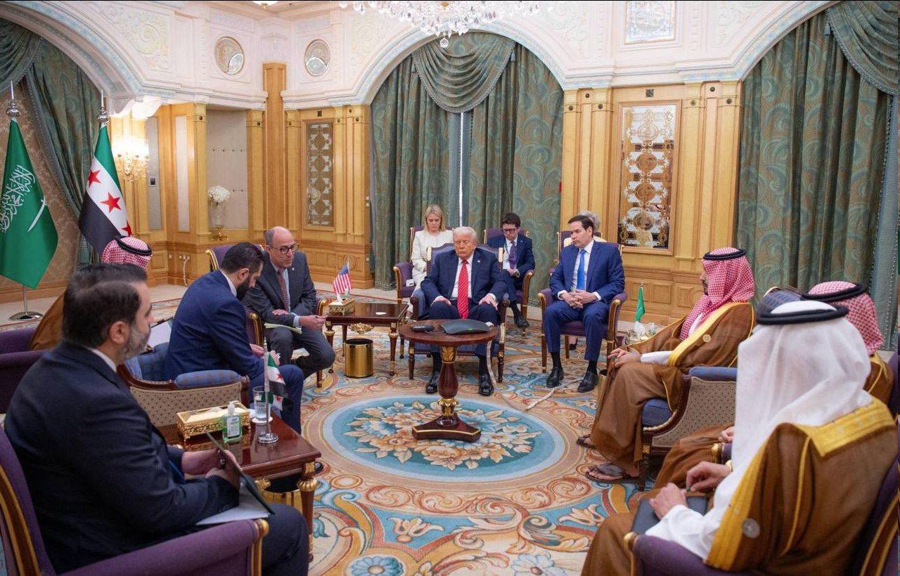 ترامب يسعى لتعزيز التعاون مع النظام السوري الحالي وسط حالة من الحذر