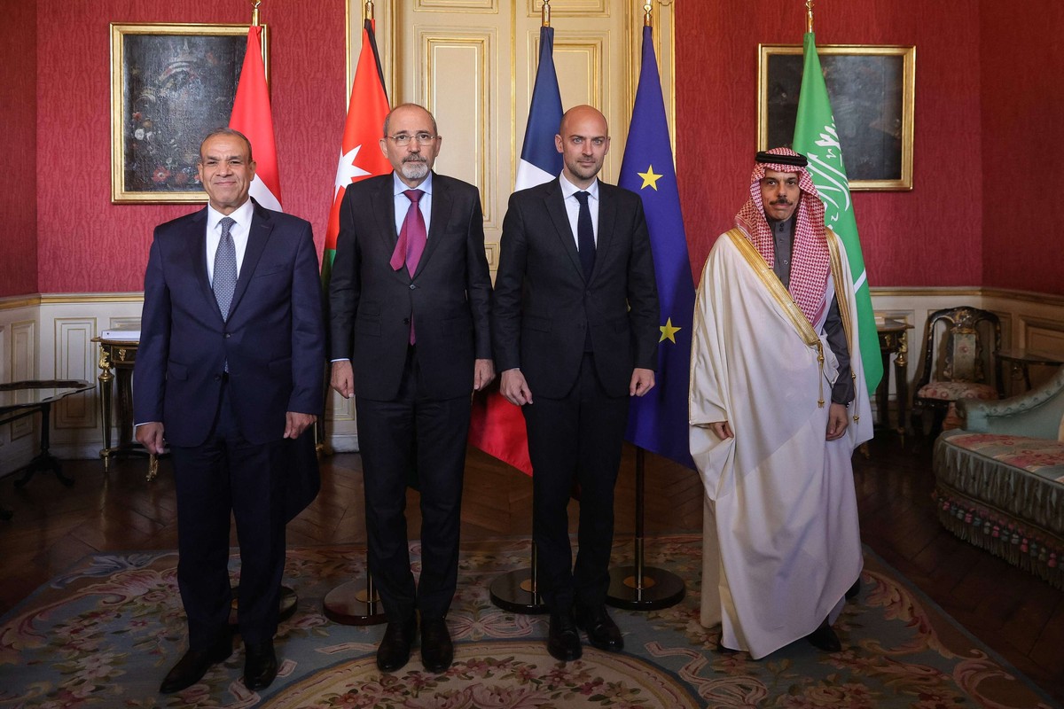 جهود عربية وفرنسية لانهاء العدوان على غزة والدفع بحل الدولتين 