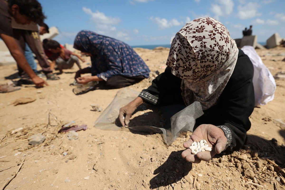 الغزيون يعانون من أجل البقاء على قيد الحياة 