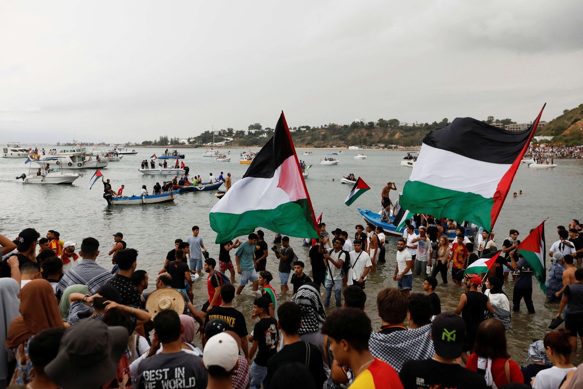 مخاوف من استهدافات أخرى تطال سفن الأسطول