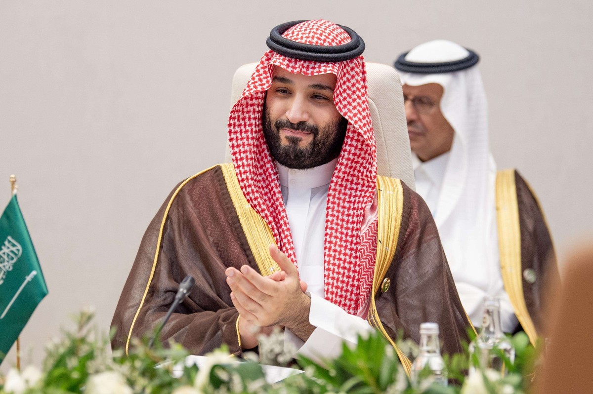 الأمير محمد يحرص بنفسه على توسيع مشاريع رؤية 2030