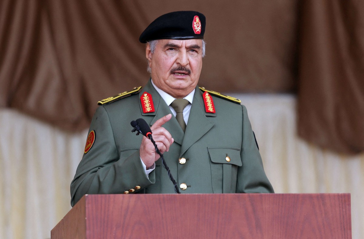خليفة حفتر يعتبر القبائل ركيزة للاستقرار الاجتماعي والسياسي