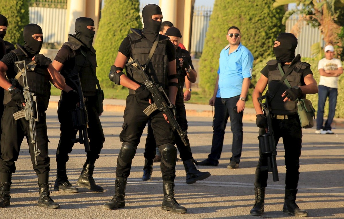 الأمن المصري يفرض طوقًا أمنيًا حول المنطقة