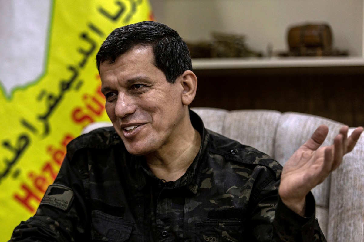 قسد تحاول تثبيت موقعها في أي صيغة قادمة لسوريا