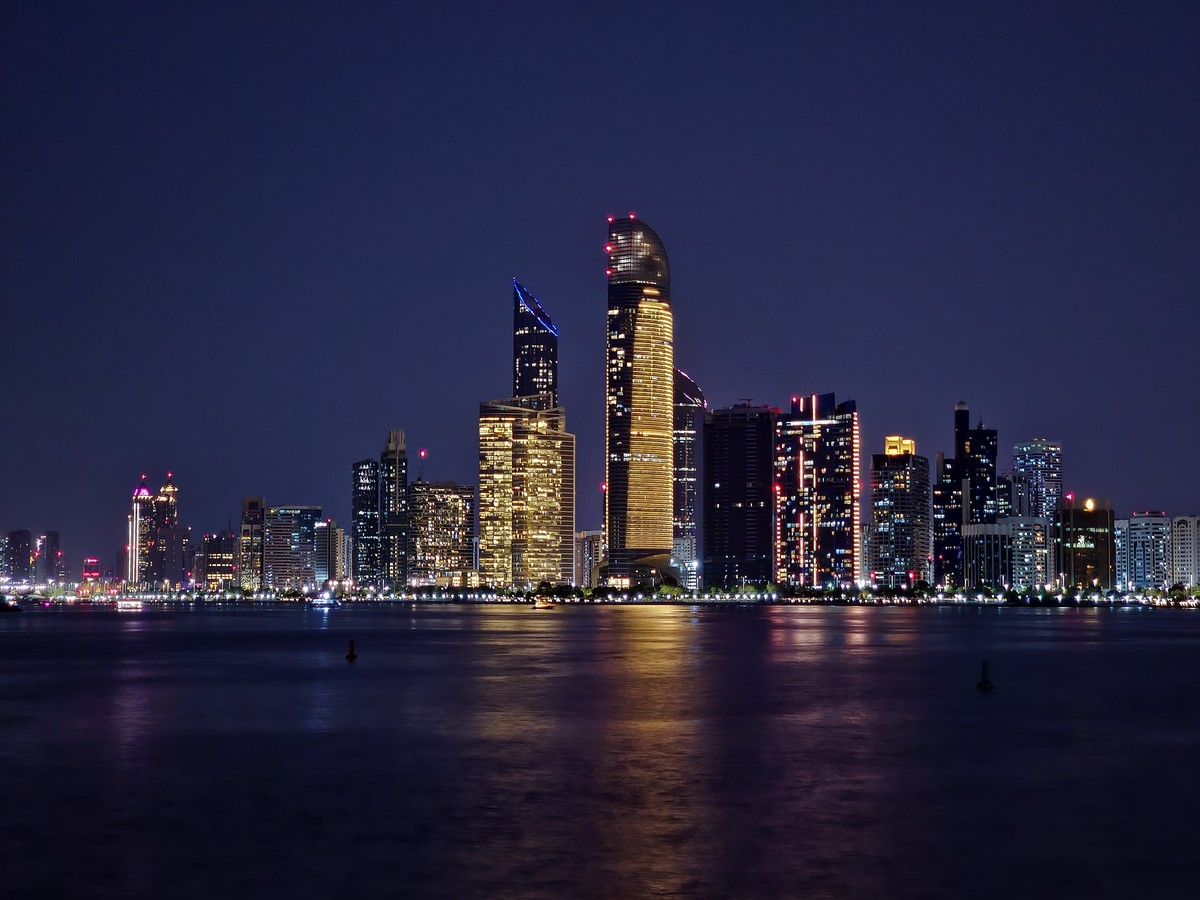 الإمارات تبرز عالميا وعربيا كنموذج تنموي واضح المعالم