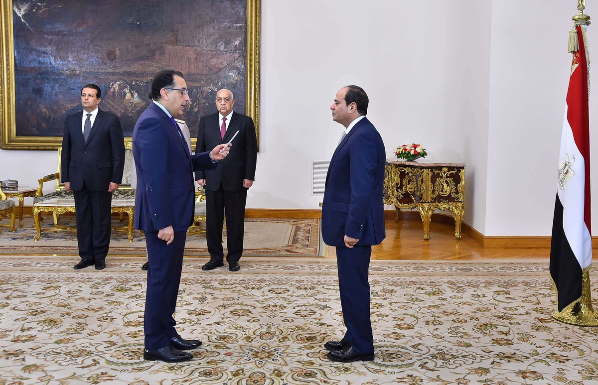 هل يجدد السيسي الثقة في مصطفى مدبولي؟