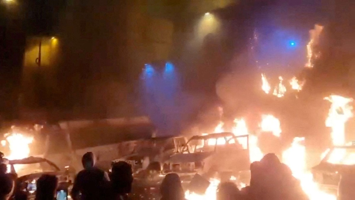 هل تتصدع جبهة القمع تحت ضغط الشارع الإيراني 