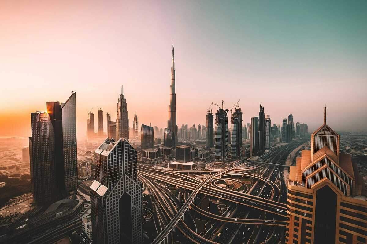 الإمارات تتصدر المشهد الاستثماري الدولي