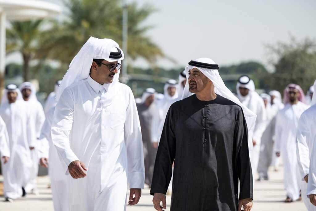 التنسيق بين أبوظبي والدوحة يمثل صمام أمان في منطقة تعج بالتوترات