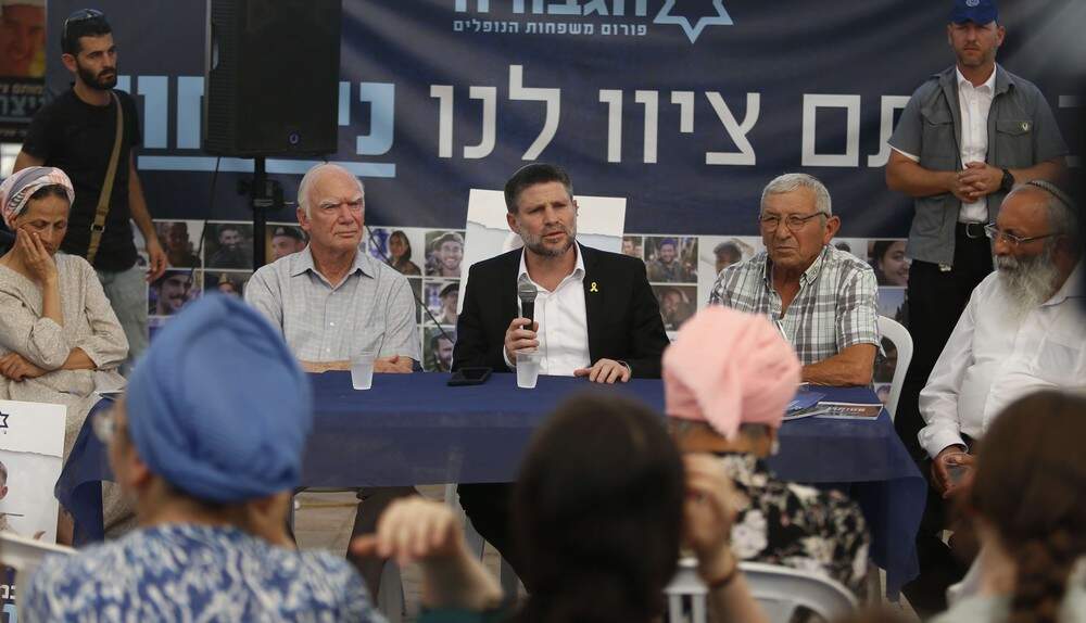 سموتريتش يدعو لاستغلال فترة حكم ترامب لتفكيك السلطة الفلسطينية