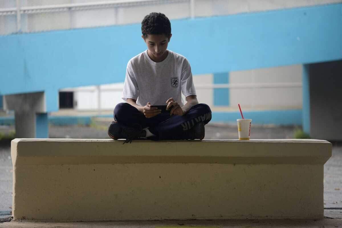 استخدام الهواتف بحاجة الى ضوابط