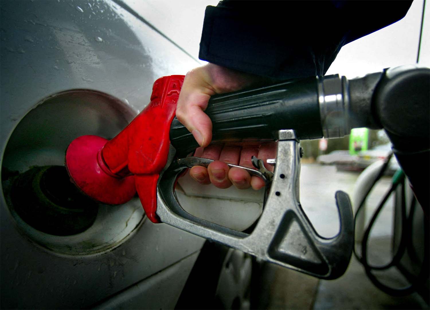 Growing signs suggest the physical oil market is loosening
