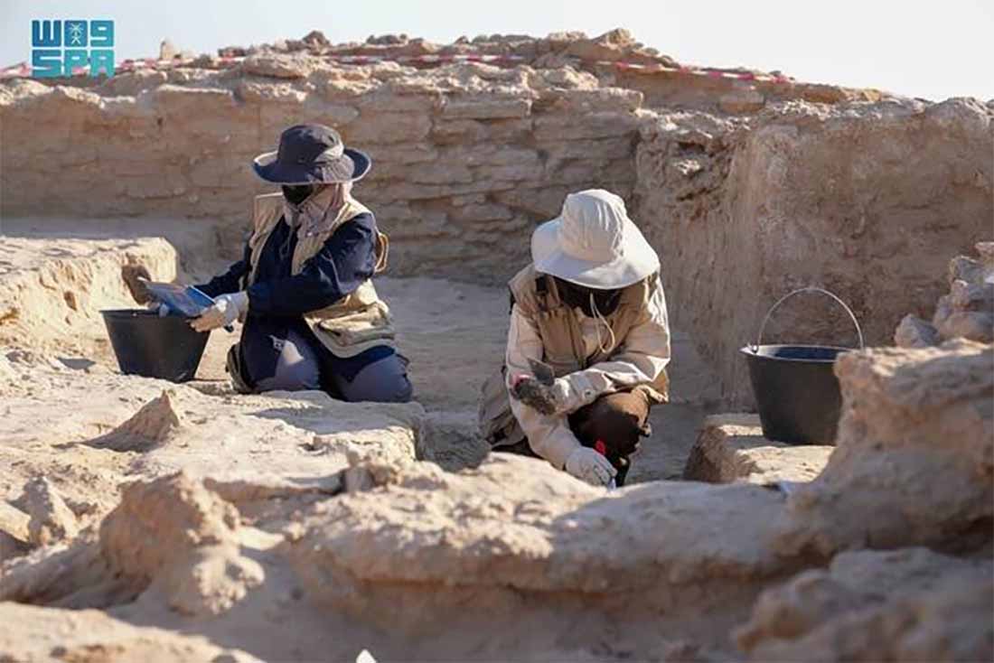 An Abbasid coin among the finds points to medieval Islamic activity in the Eastern Province