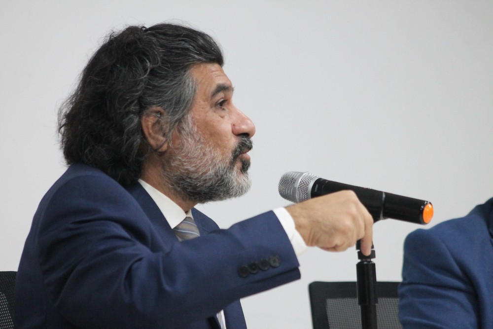 الشاعر وصل إلى مرحلة تصالح مع الذات 