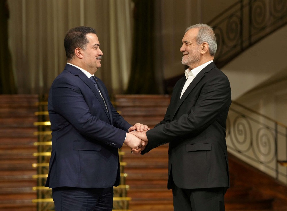 الأنظمة تتلقى الدعم الخليجي بيد، وتُعبّئ شعوبها ضد الخليج باليد الأخرى