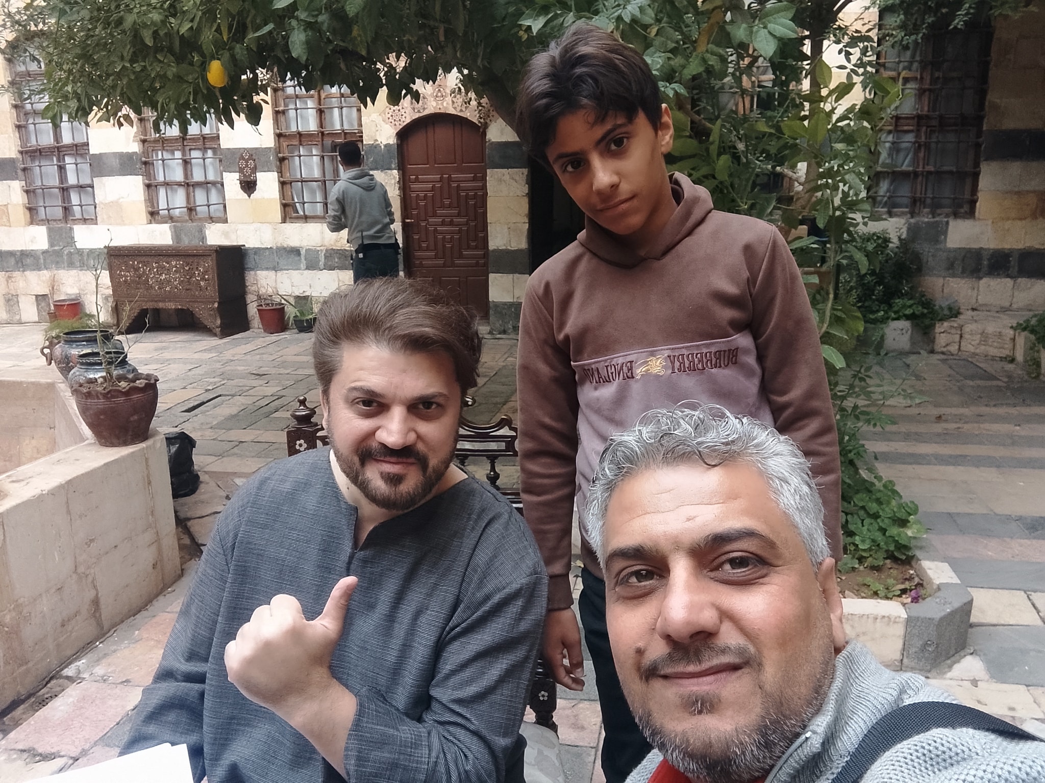 الكاتب قاسم الويس يقدم قصة قريبة من الناس