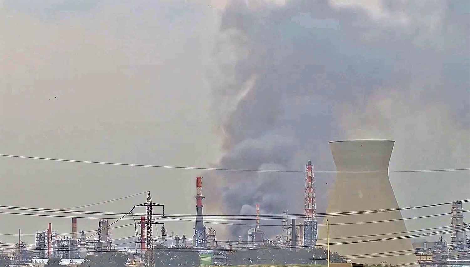 Haifa oil refinery hit by Iran 