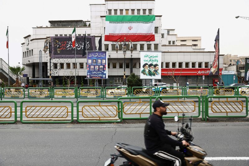 المجتمع لا يستسلم لكنه لا يفرض التغيير الشامل 