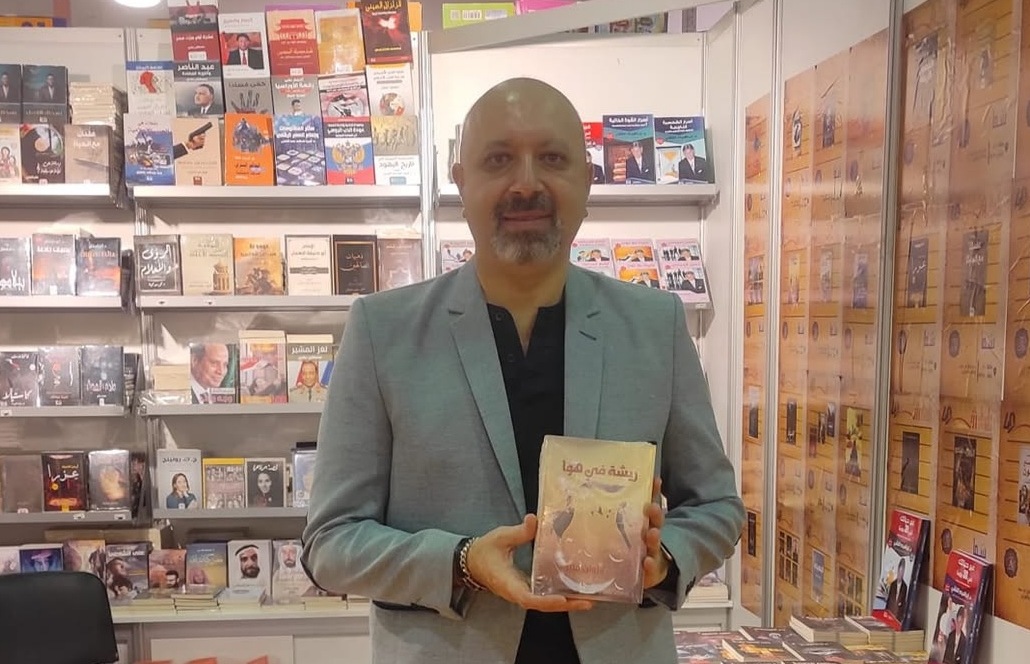 الكاتب مروان منير
