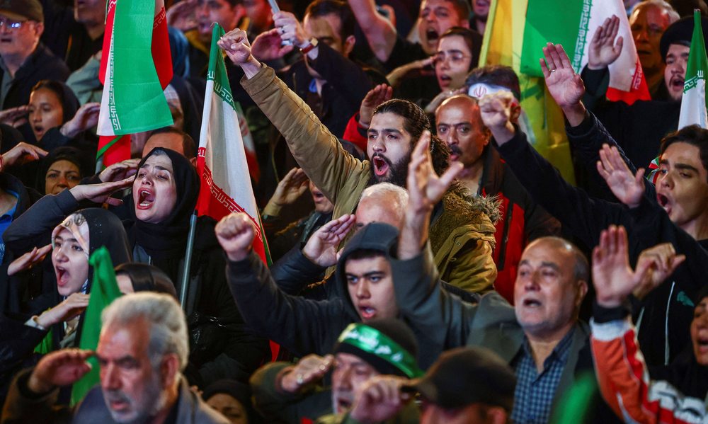 صدى الماضي يخيم على موقف الإيرانيين من وقف إطلاق النار