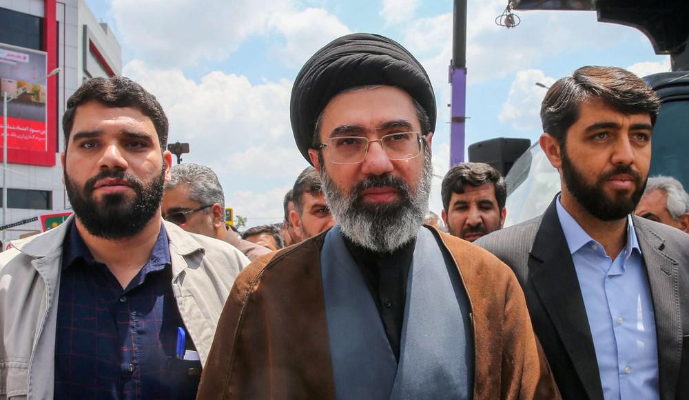 غموض يلف مصير الزعيم الإيراني 