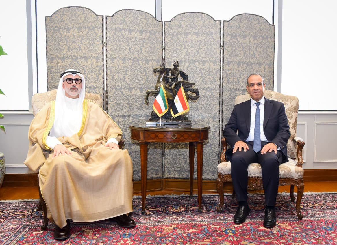 لقاء بدر عبدالعاطي والشيخ جراح جابر الأحمد الصباح 