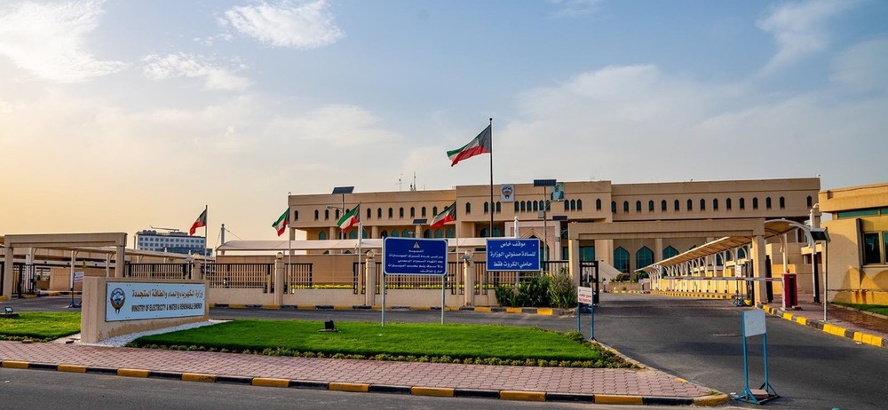 وزارة الكهرباء الكويتية تتعامل مع الأضرار