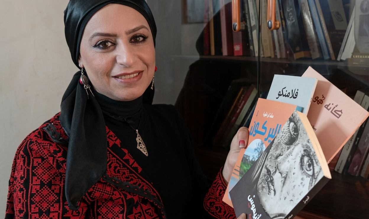 الكاتبة صفاء أبو خضرة