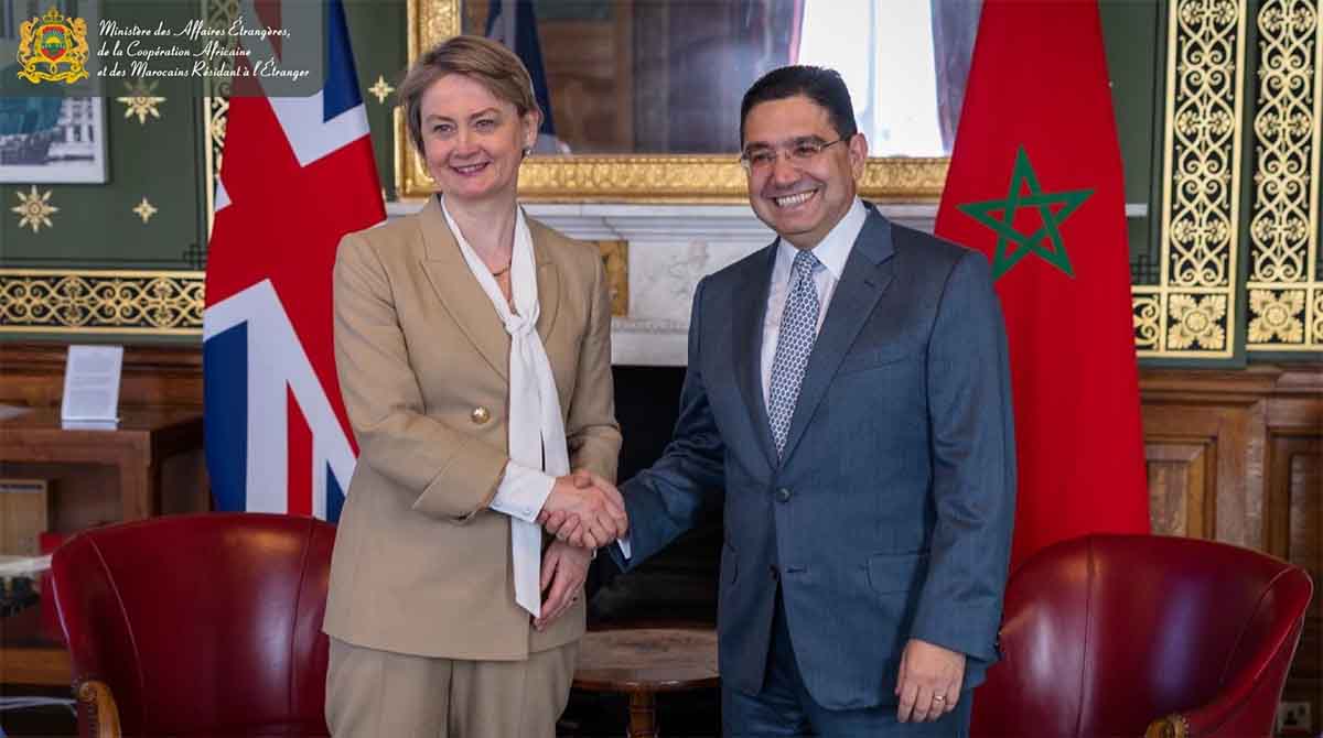 Cooper shaking hands with Bourita in London