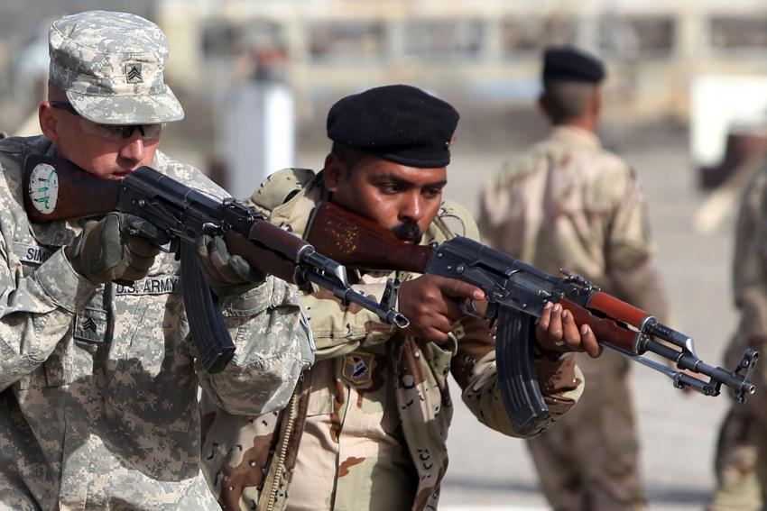 ثلاثة صواريخ تسقط في قاعدة التاجي في العراق