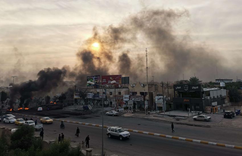 المحتجون يغلقون الطرق المؤدية لحقل النفط بالناصرية