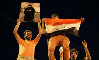 أنصار الصدر يحتفلون بفوزه في الانتخابات