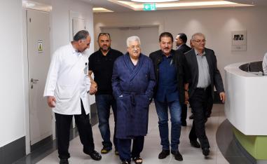 الرئيس الفلسطيني محمود عباس في المستشفى للعلاج من التهاب رئوي