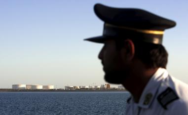 ايران تتوقع انخفاض الأسعار والعجز عن مجاراة المنتجين اذا عاد الانتاج النفطي الى سابق عهده