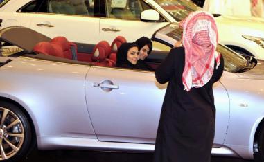 كيف ينظر الرجال في السعودية إلى قيادة النساء للسيارات!