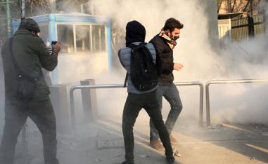 ايران شهدت العديد من المظاهرات احتجاجا على تردي الأوضاع الاجتماعية والاقتصادية