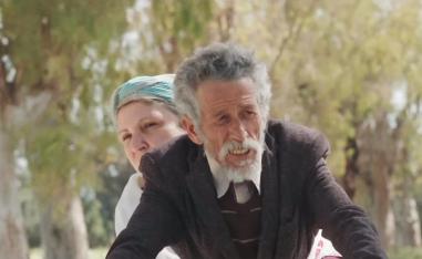 قصة حب في المقبرة تخطف "الوهر الذهبي" في الجزائر