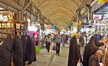 القوات الإيرانية في مضيق هرمز