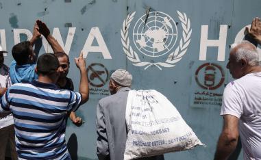 العمل على احترام القرارات الدولية