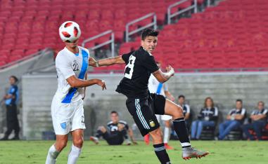 المنتخب الأرجنتيني يحقق فوزا كبيرا على نظيره الغواتيمالي بثلاثية نظيفة في مباراة ودية أقيمت بينهما في مدينة لوس أنجليس الأميركية.